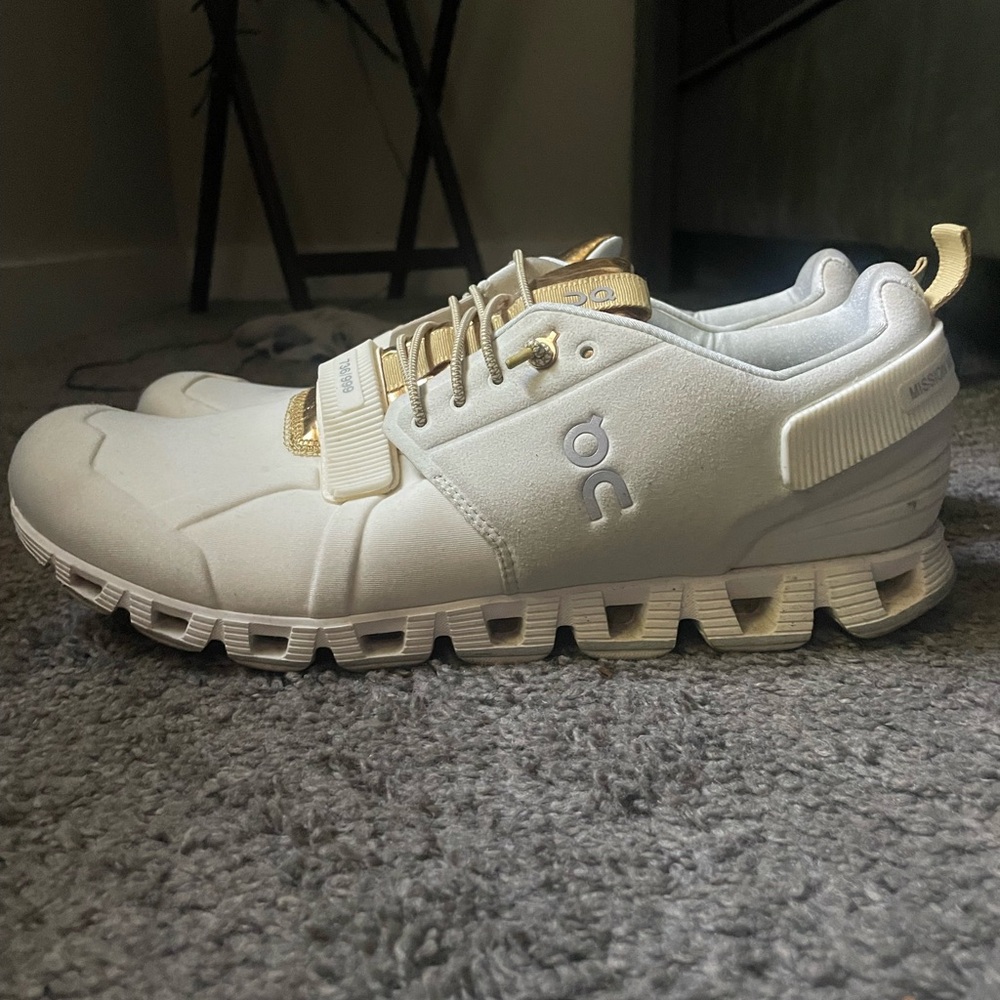 On Running Men's Cream Athletic Shoes